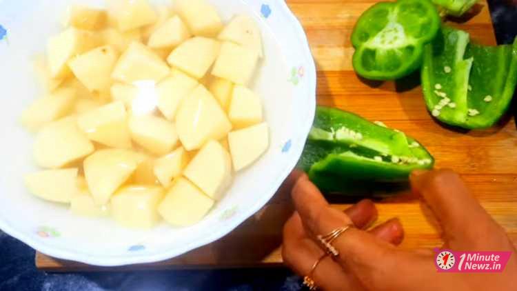 aloo capsicum tarkari