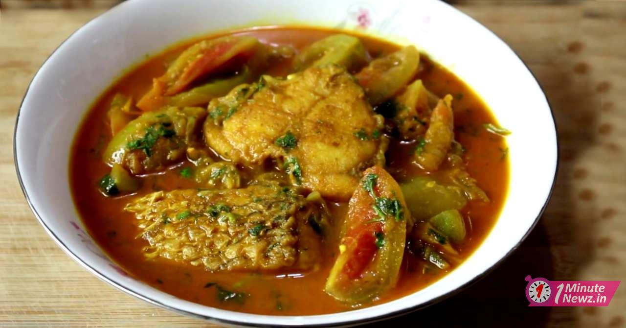 kancha tomato diye rui macher jhol recipe