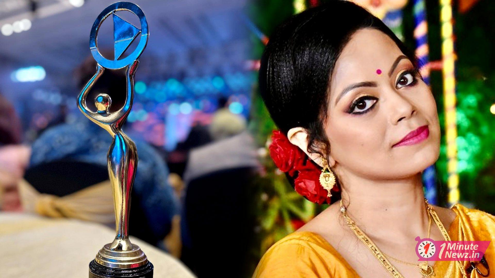 ahana dutta receive best villain character award for anurager chowa serial