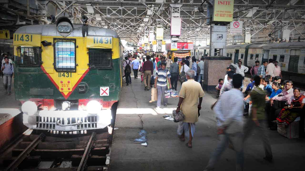 sealdah station local trains